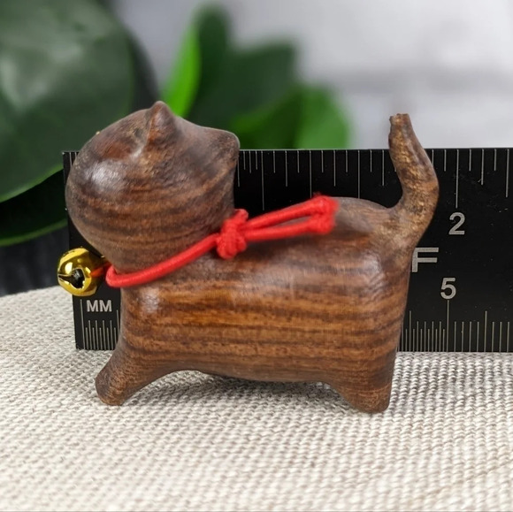 Wooden hand carved cat statue figurine kitty brown wood color, tail up prancing - Picture 5 of 8